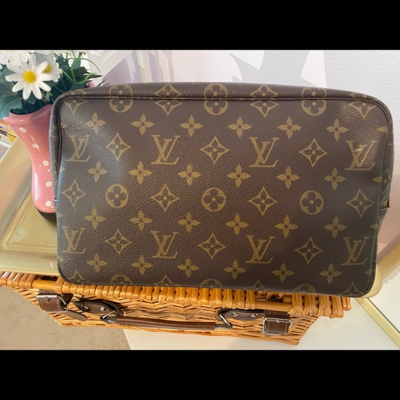 ❌SOLD❌Authentic Louis Vuitton Trousse 28 - Picture 2 of 16